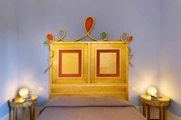 Matrimoniale Comfort, headboard detail, Villa Castiglione