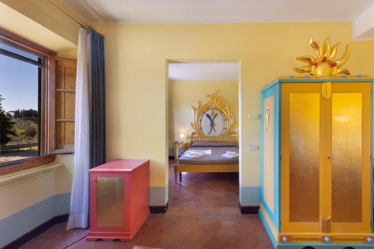 Matrimoniale Superior, sleeping area and wardrobe, Villa Castiglione