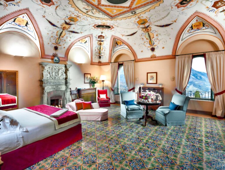 Suite with painted ceiling and a view of the sea, Villa Cimbrone