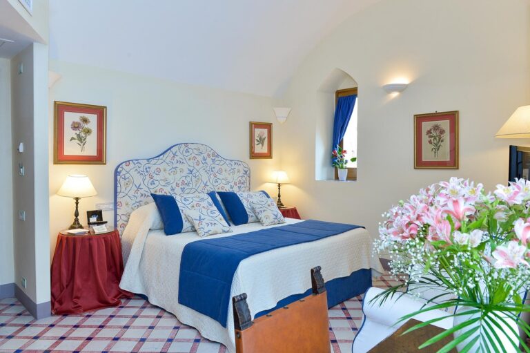 Superior room with a blue and white bed, Villa Cimbrone