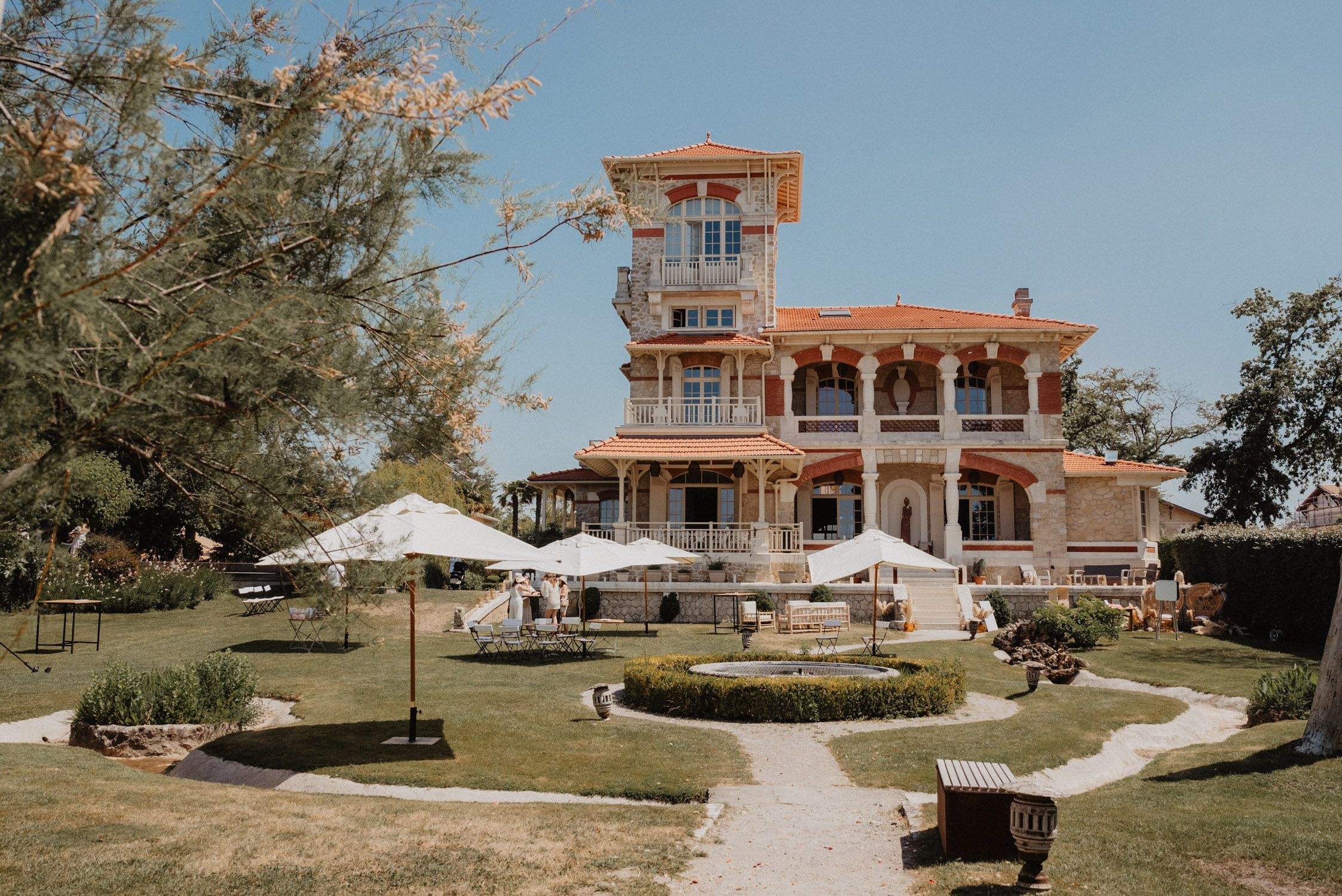 Terraced lawn in front of the villa with parasols, Villa la Tosca