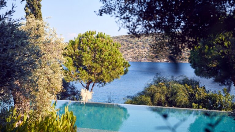 Infinity pool above the bay, Villa Maçakızı Bodrum