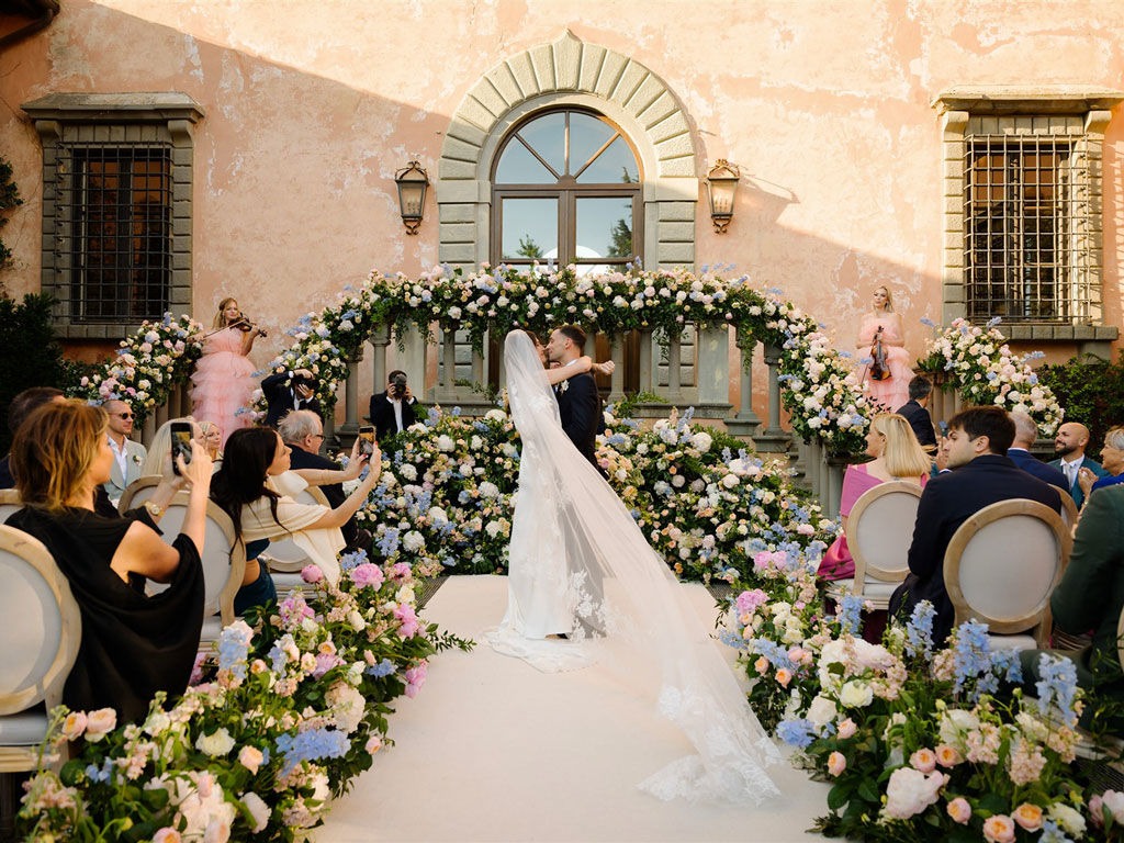 Ceremonies in the gardens and loggia