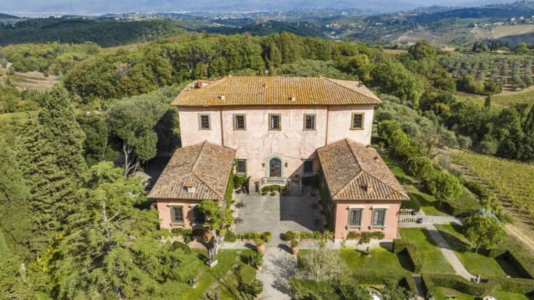 Palazzo Machiavelli among the vineyards and olive groves, Villa Mangiacane