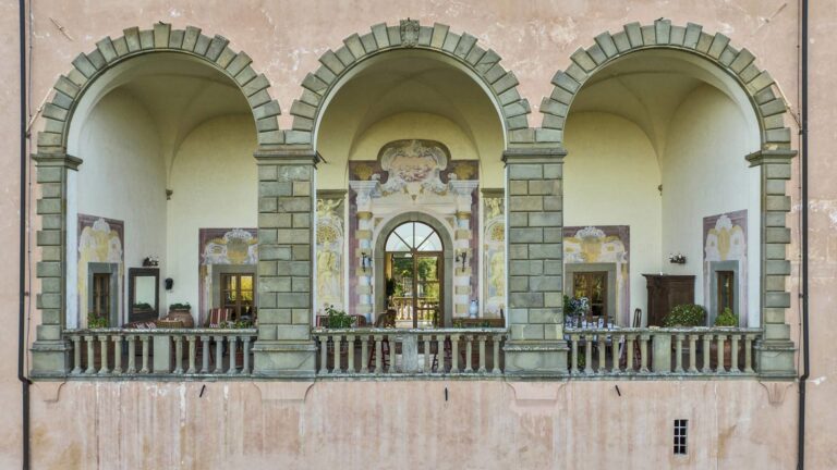 Frescoed loggia