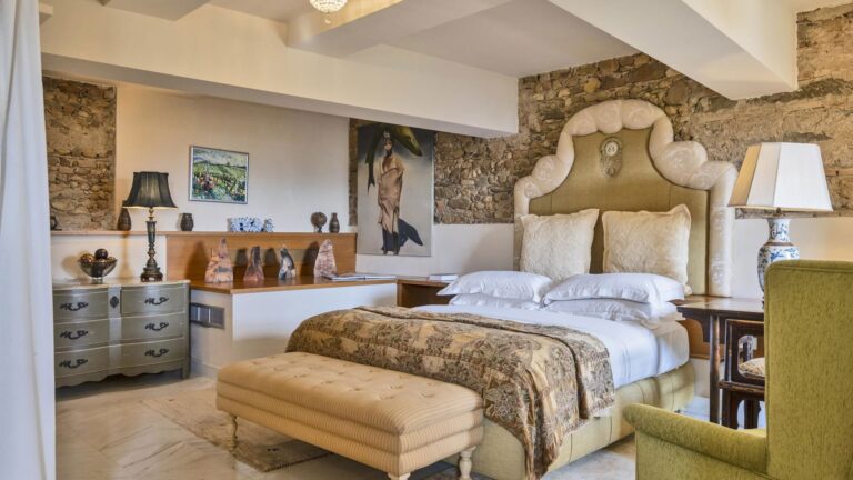 A suite in Palazzo Machiavelli, Villa Mangiacane