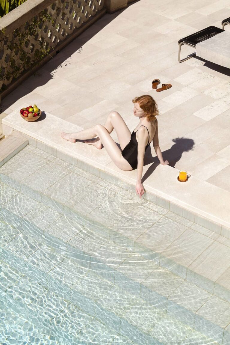 The pool, above the Tyrrhenian, Villa Paola