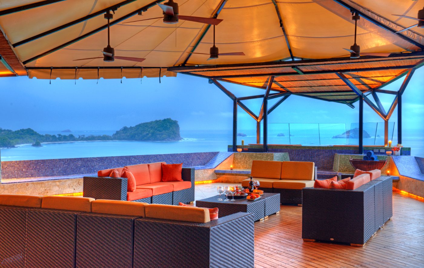 Covered terrace lounge looking out to Manuel Antonio Bay, Villa Punto de Vista
