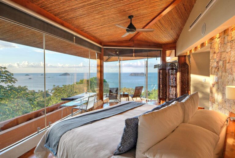 Blue Room, the master or honeymoon suite, Villa Punto de Vista