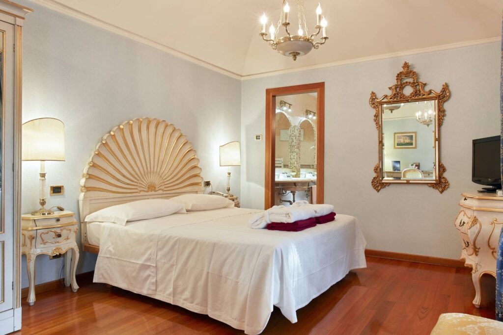 Junior Suite, photograph 2