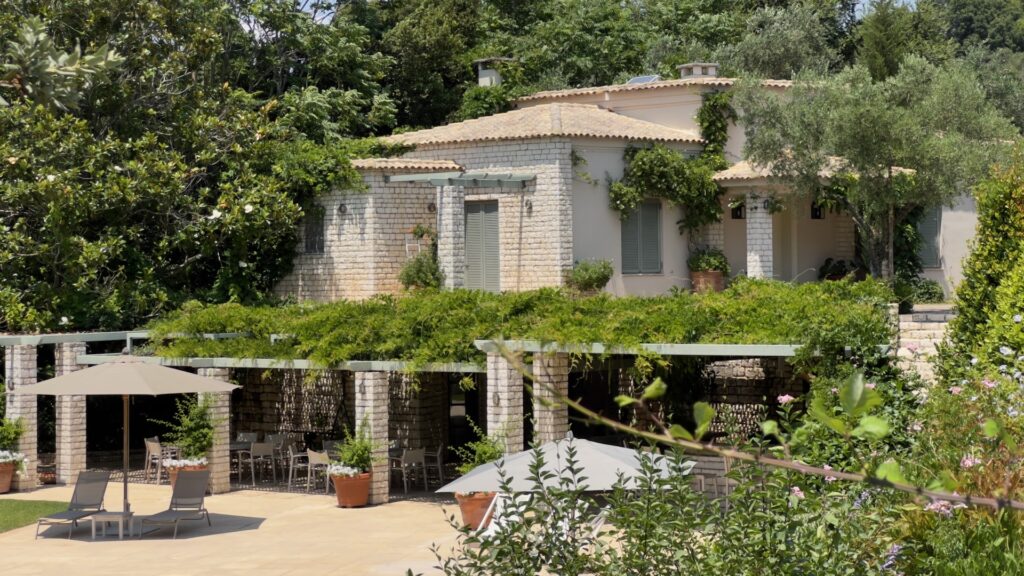 Pergola and al fresco dining area, Villa Sylva