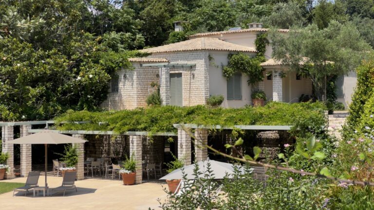Pergola and al fresco dining area, Villa Sylva