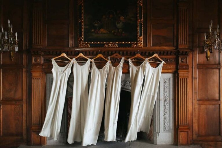 Six slip dresses, waiting on a fireplace that isn't lit, Volvoreta