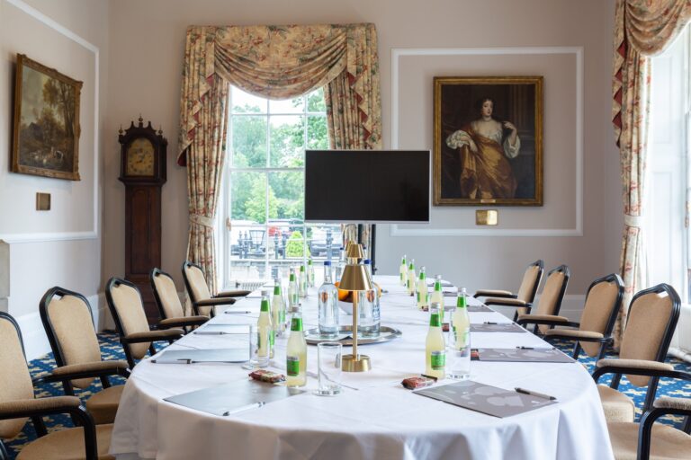 Private dining room set with an oval table, West Lodge Park