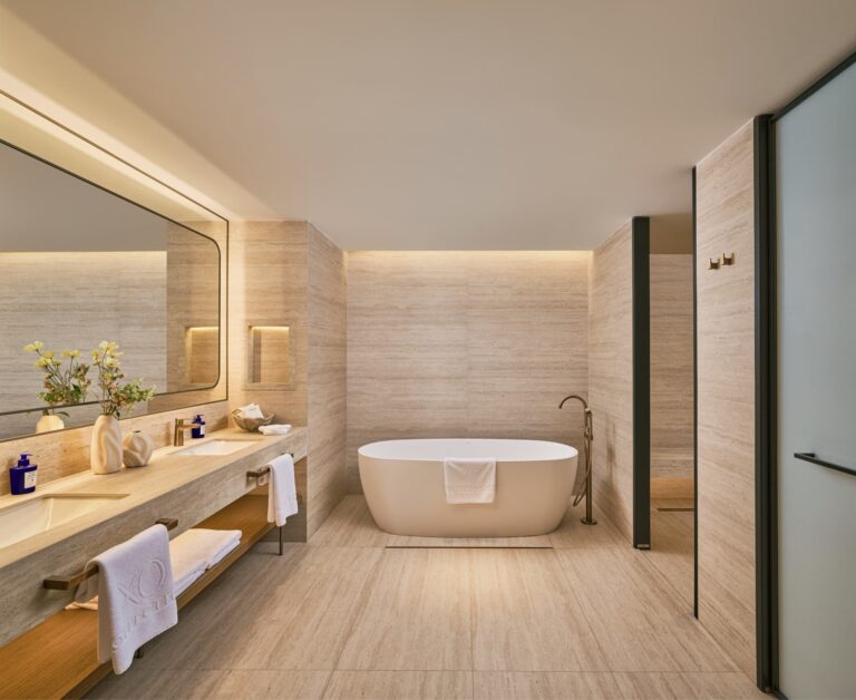 XO Cape Arnna: A suite bathroom