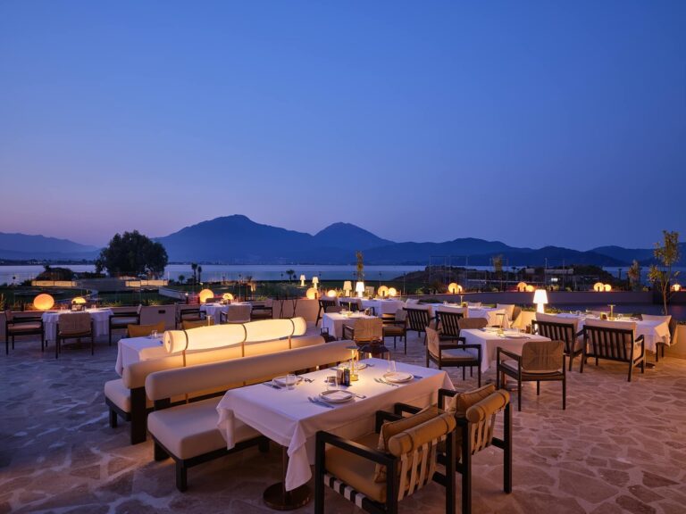 XO Cape Arnna: Dining on the beach
