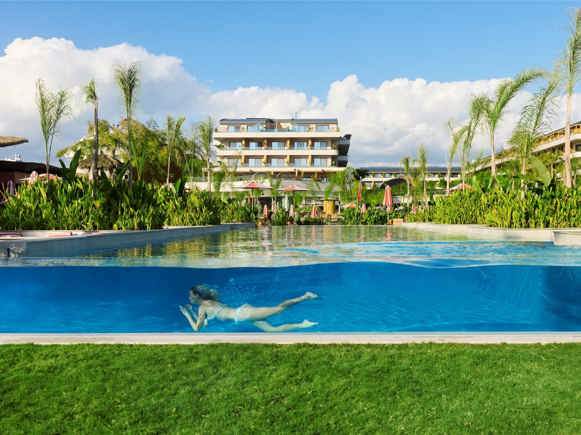 XO Cape Arnna: The pool with the hotel behind