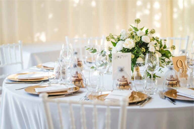 XO Cape Arnna: A wedding table in the hall