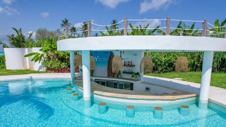 Swim-up pool bar, Ycona Luxury Resort