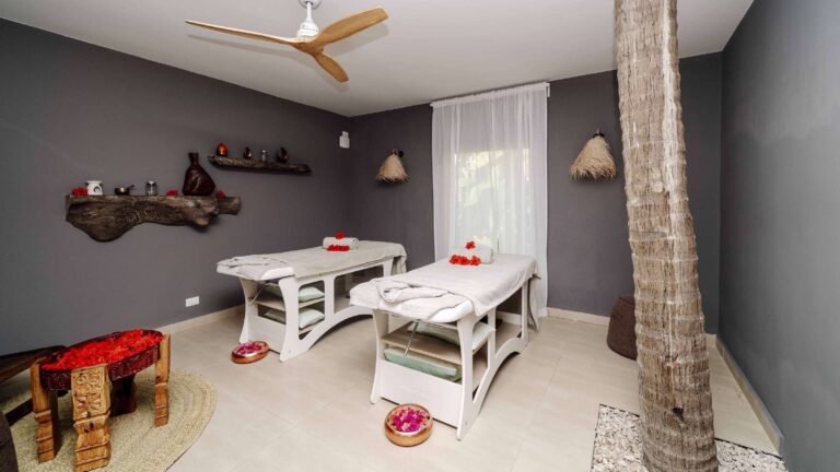 Treatment room with two massage tables, Ycona Luxury Resort