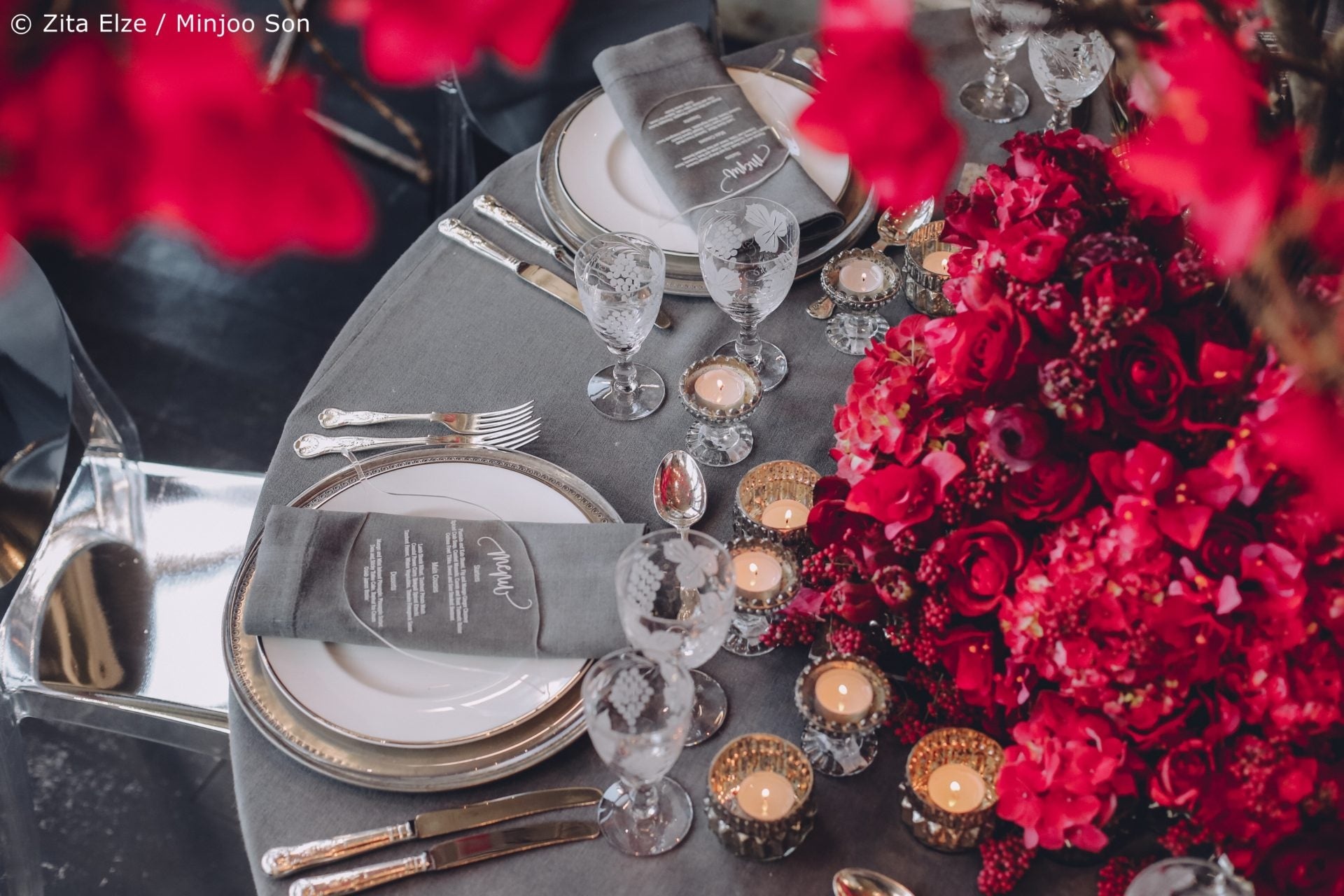 A reception table in deep red roses and silver, Zita Elze
