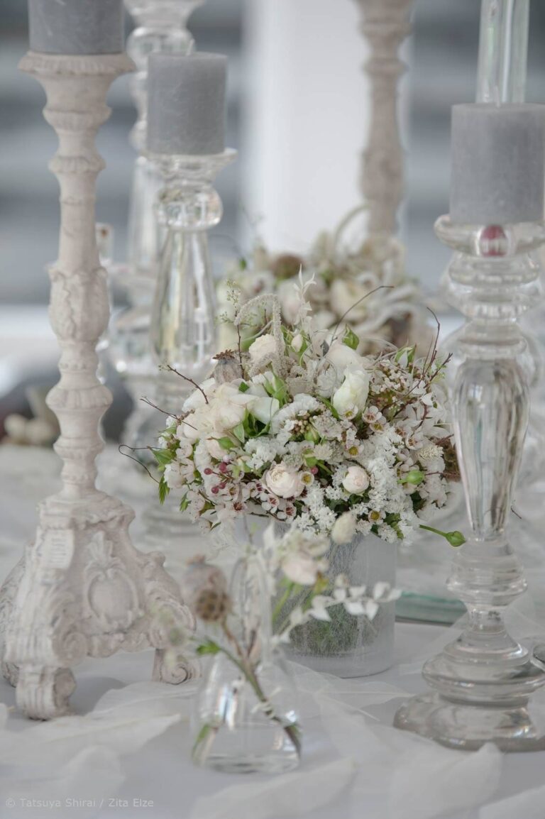 A bridal bouquet in white and blush, Zita Elze